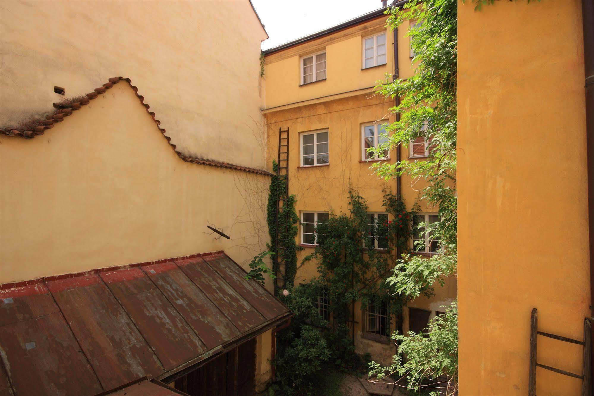 The Green Garland Pension Praga Exterior foto