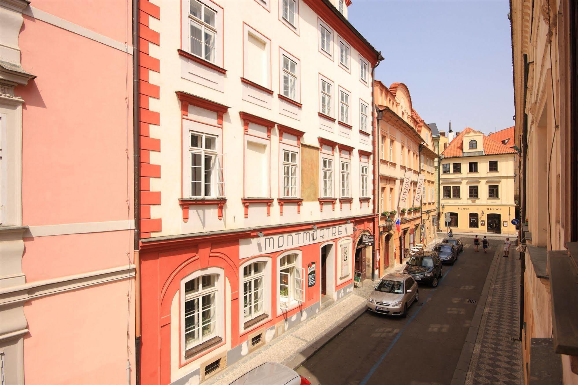 The Green Garland Pension Praga Exterior foto